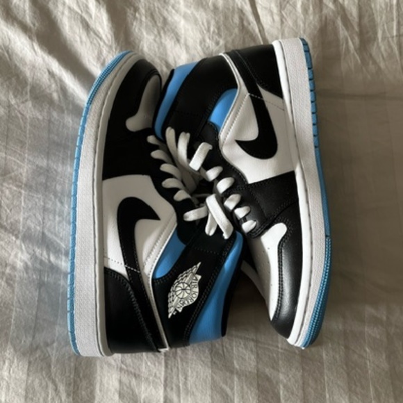 NIKE AIR JORDAN 1 RETRO HIGH OG 8.5W or 7M BLACK WHITE UNIVERSITY BLUE - Picture 2 of 5